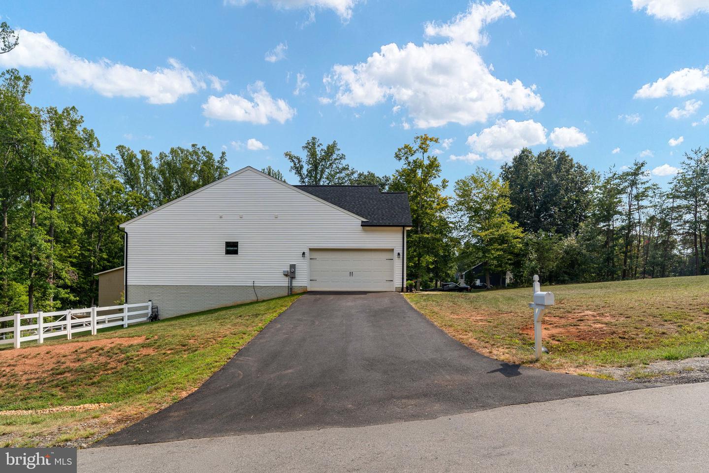 15318 Red Oak Ln Property Photo 6