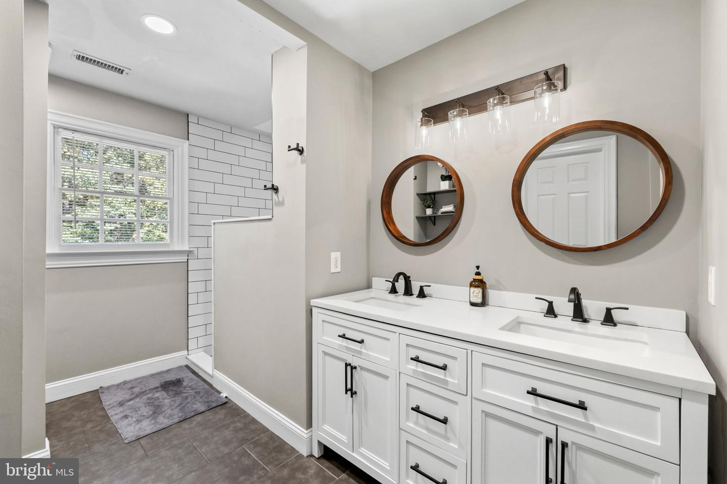 7001 Pebble Ln E Property Photo 30