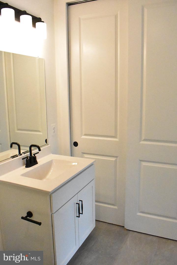 9604 Blue Ash Alley Property Photo 4
