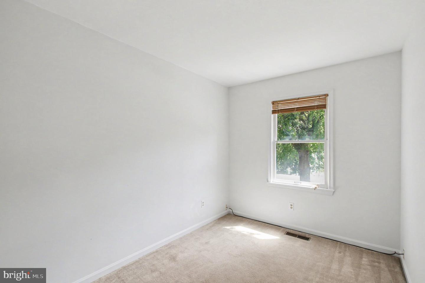 411 Polk Dr Property Photo 10