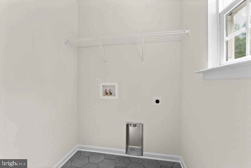 5500 Bazzanella Dr Property Photo 31
