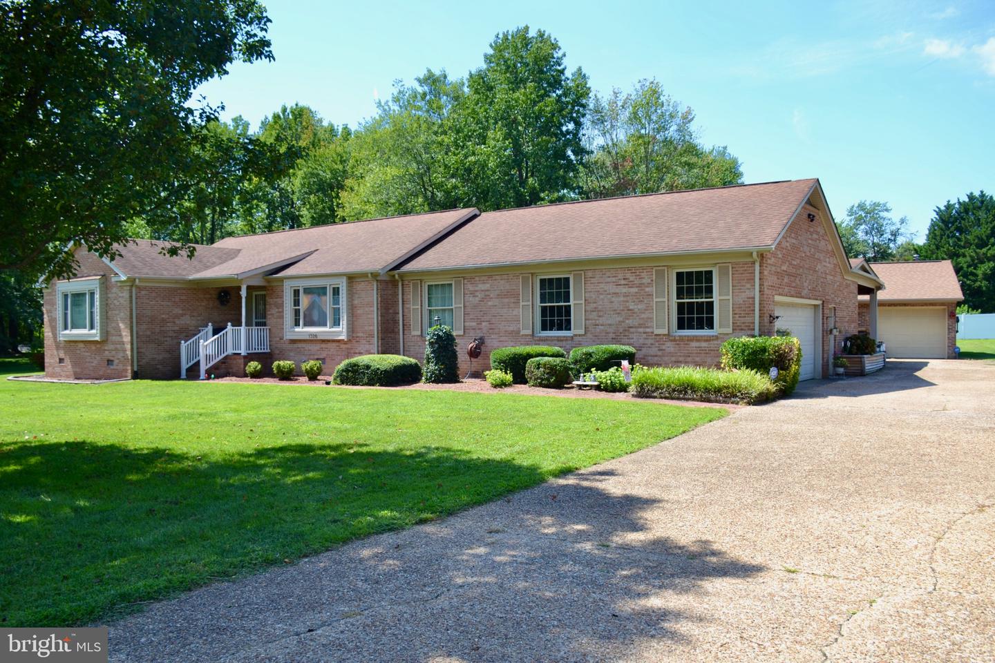 1326 Heatherstone Dr Property Photo 1