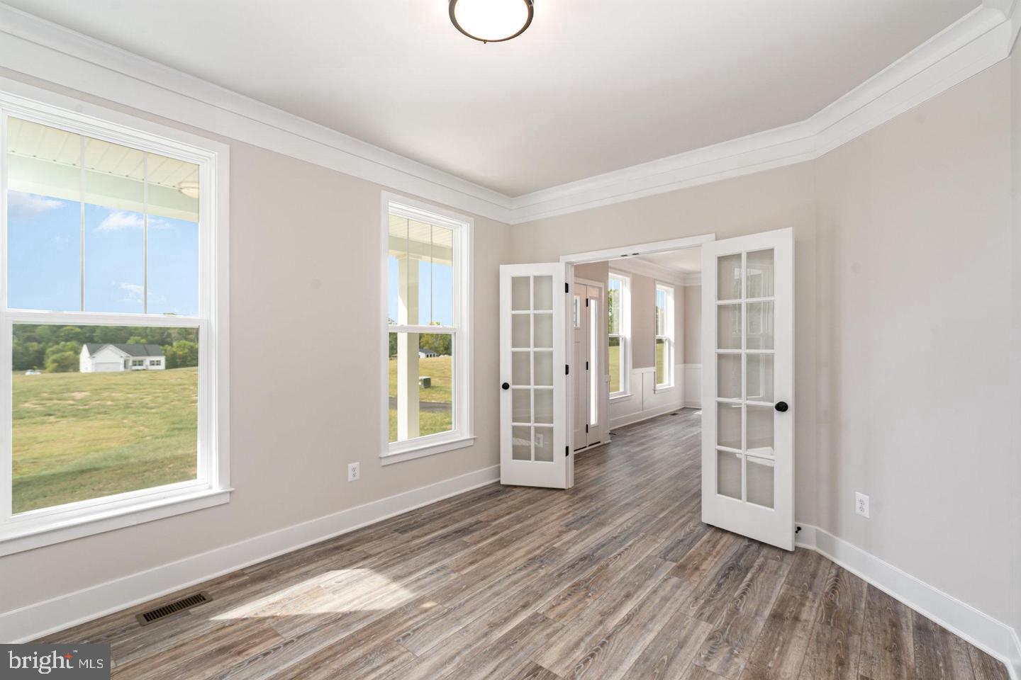 10128 Fairview Rd Property Photo 6