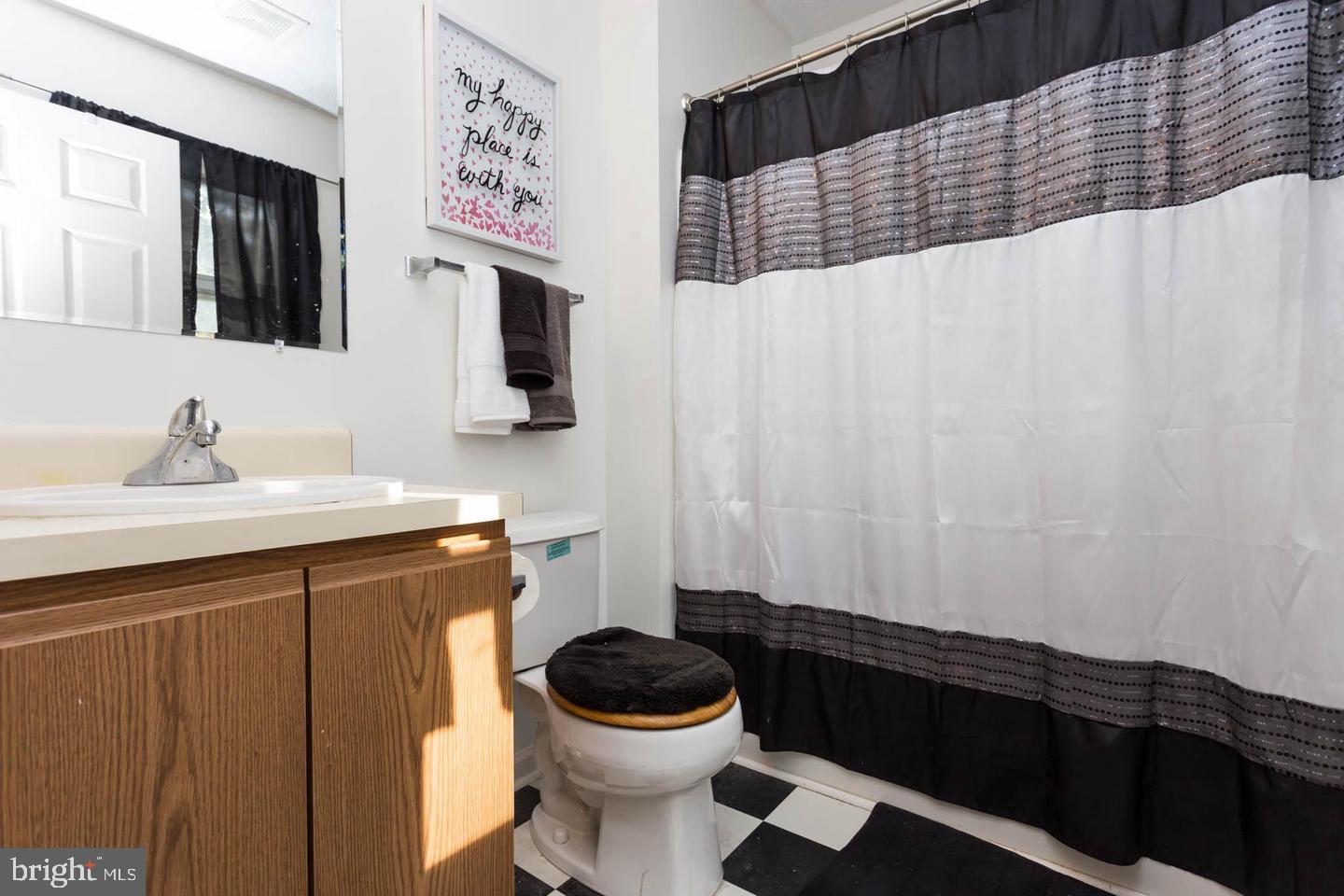 10411 Forest Hill Ct Property Photo 6