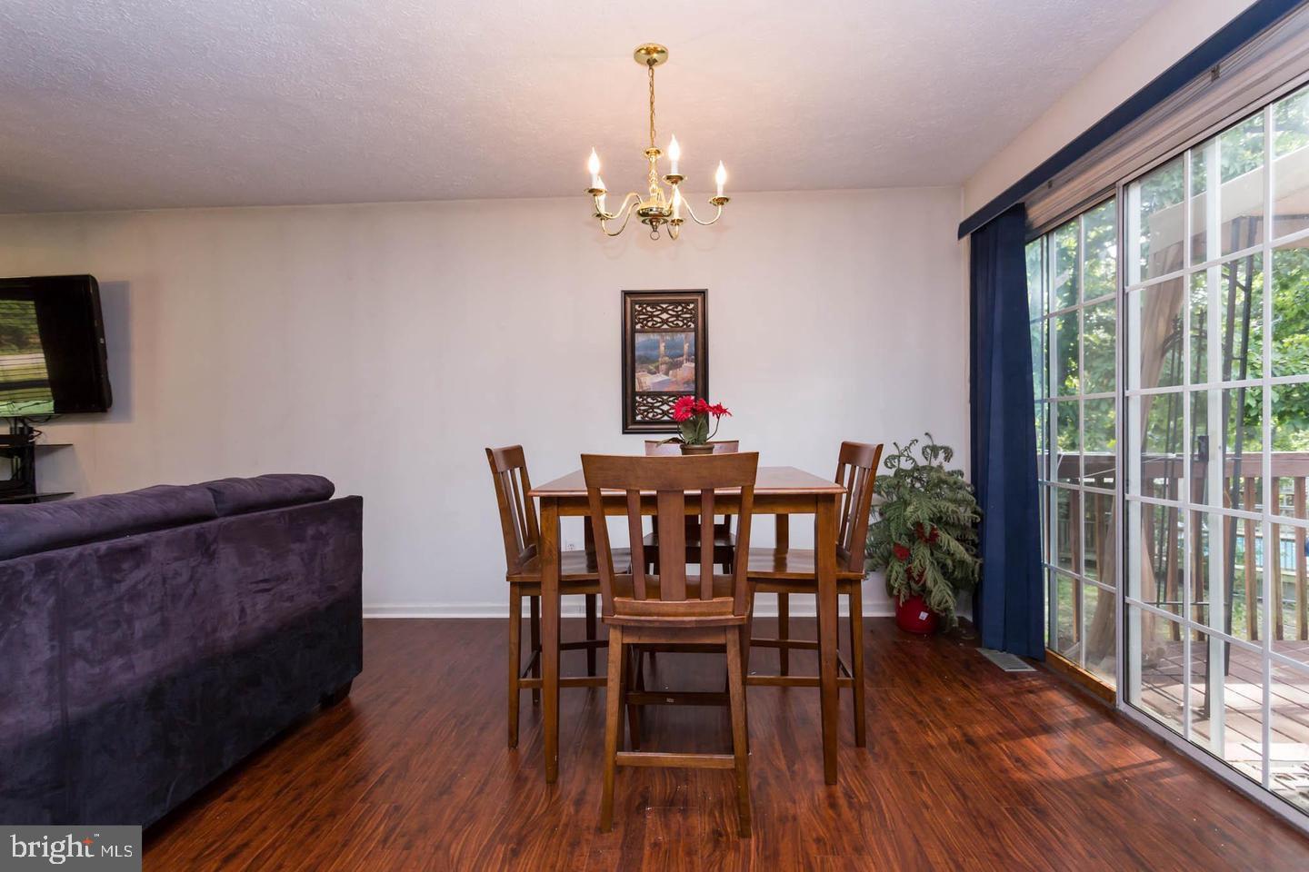 10411 Forest Hill Ct Property Photo 8