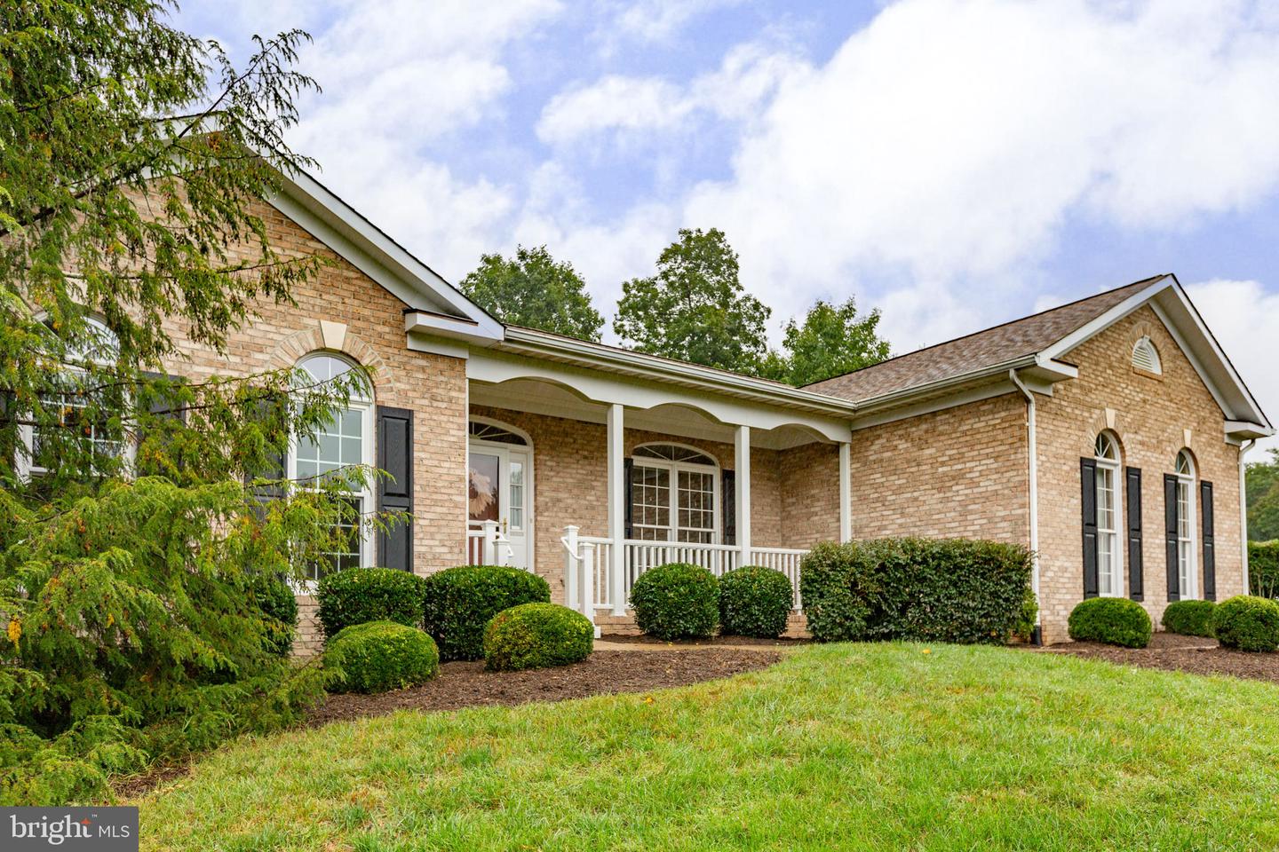 10109 Colechester St Property Photo 3