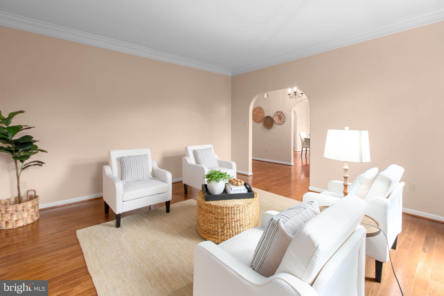 10109 Colechester St Property Photo 7