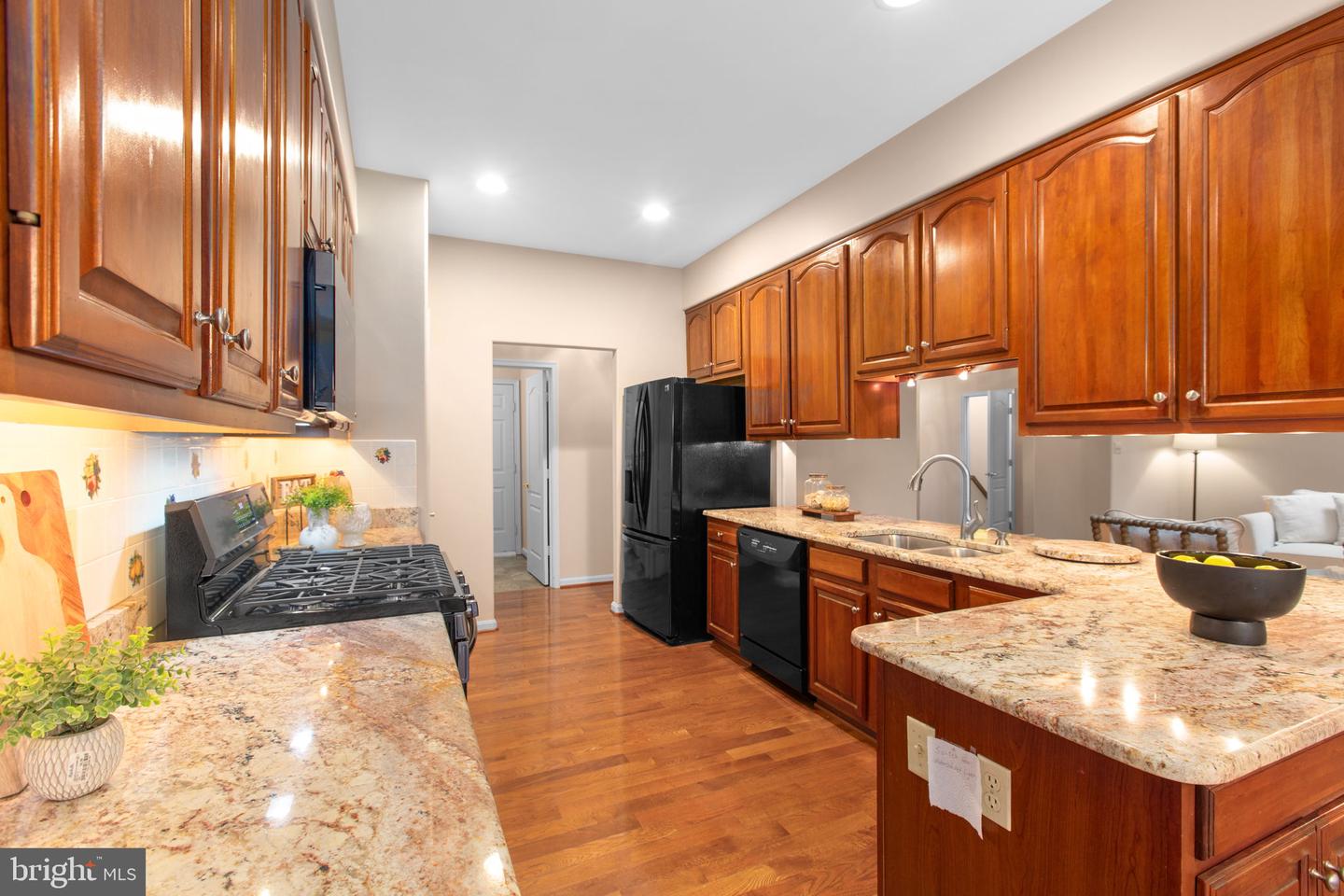 10109 Colechester St Property Photo 14