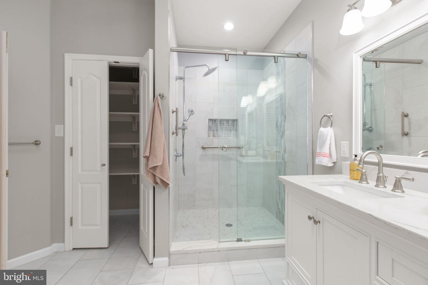10109 Colechester St Property Photo 25
