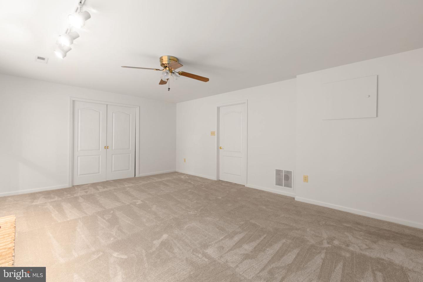 10109 Colechester St Property Photo 35