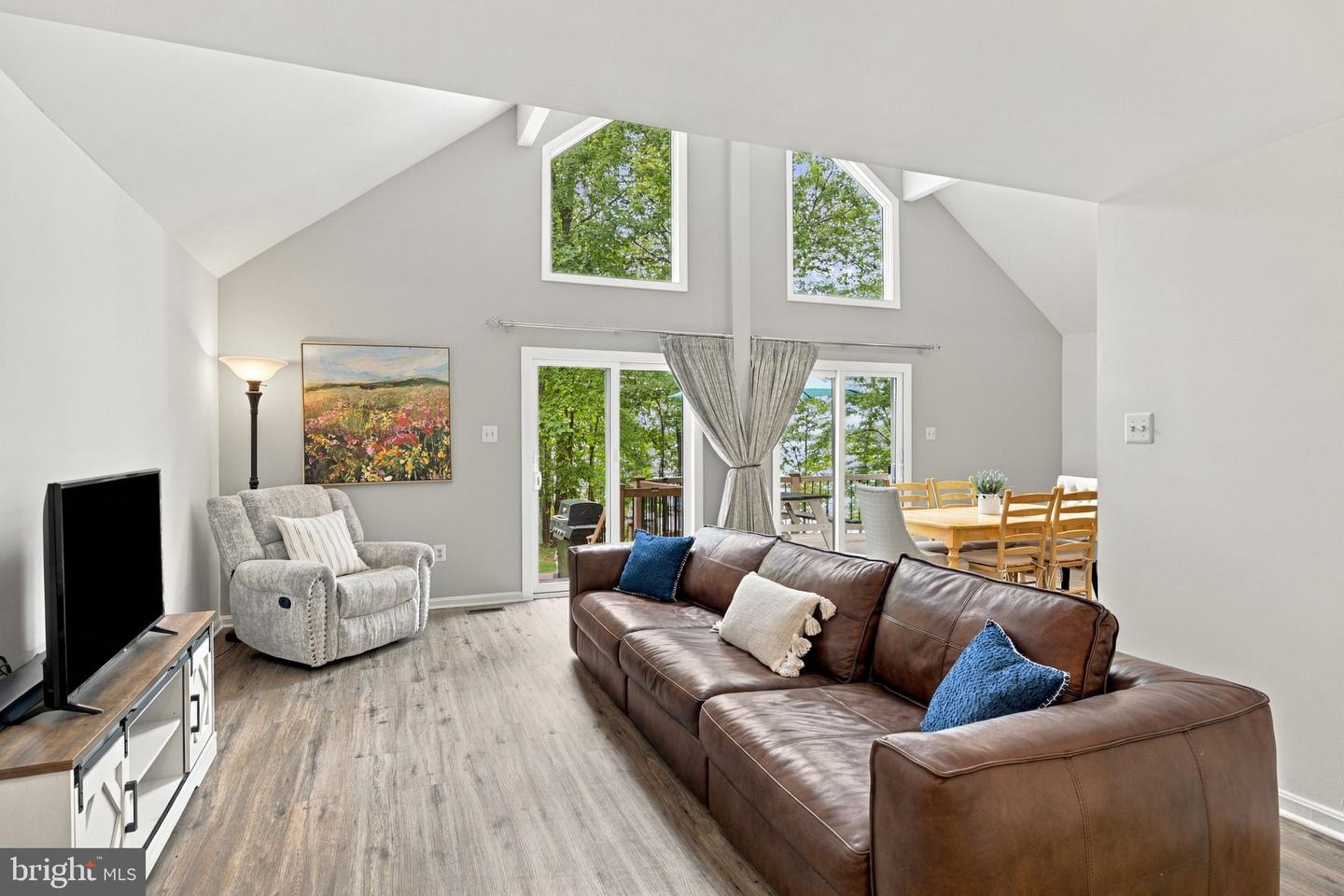 11053 Lucks Rd Property Photo 4