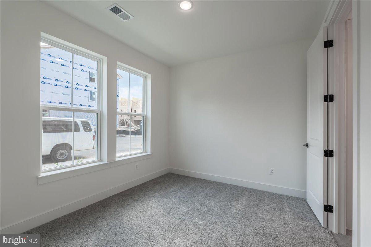 9211 Forkleaf Oak Dr Property Photo 4