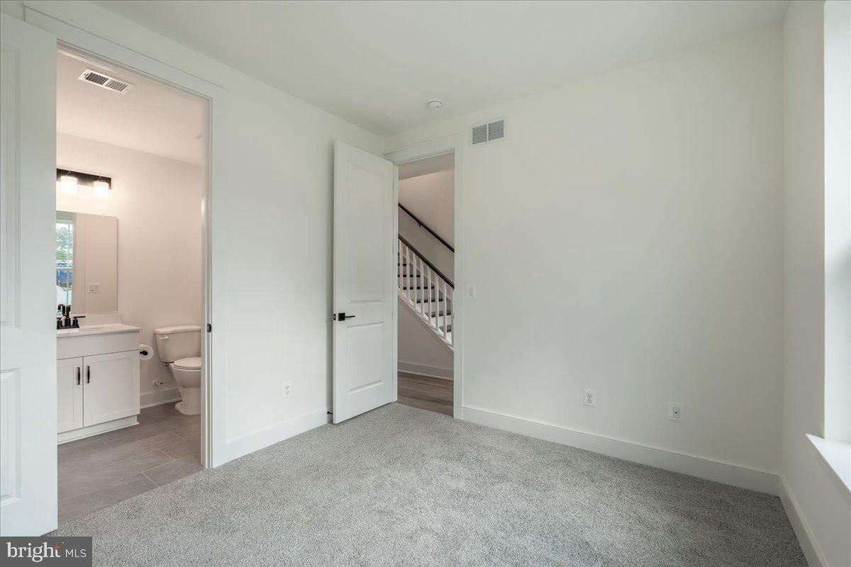 9211 Forkleaf Oak Dr Property Photo 5