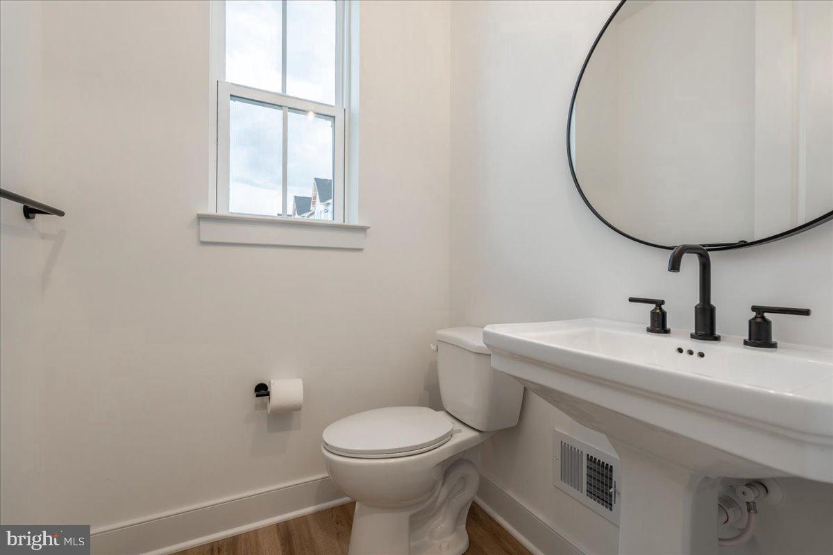9211 Forkleaf Oak Dr Property Photo 15