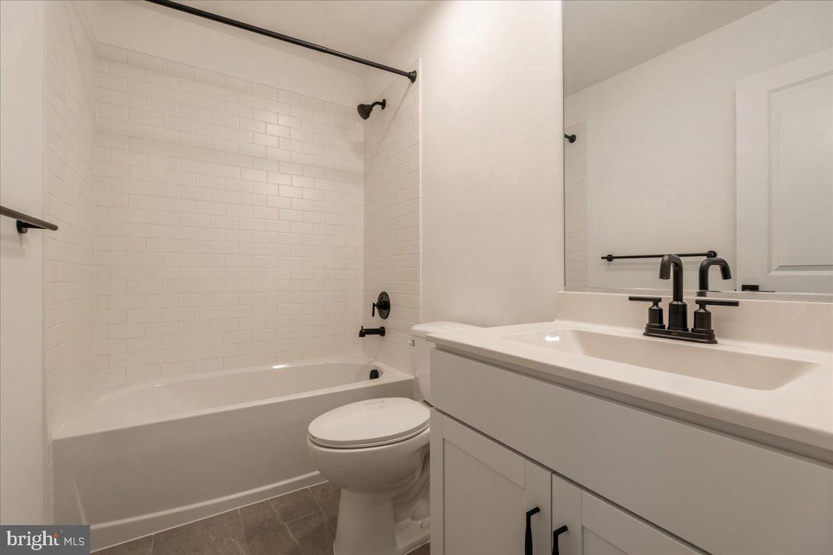 9211 Forkleaf Oak Dr Property Photo 22
