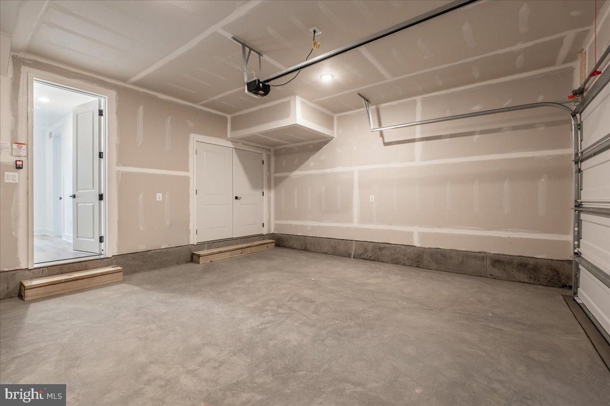 9211 Forkleaf Oak Dr Property Photo 24