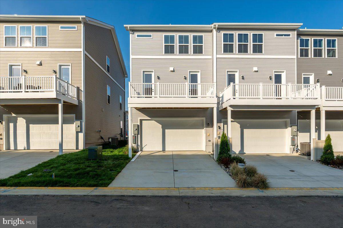 9211 Forkleaf Oak Dr Property Photo 25