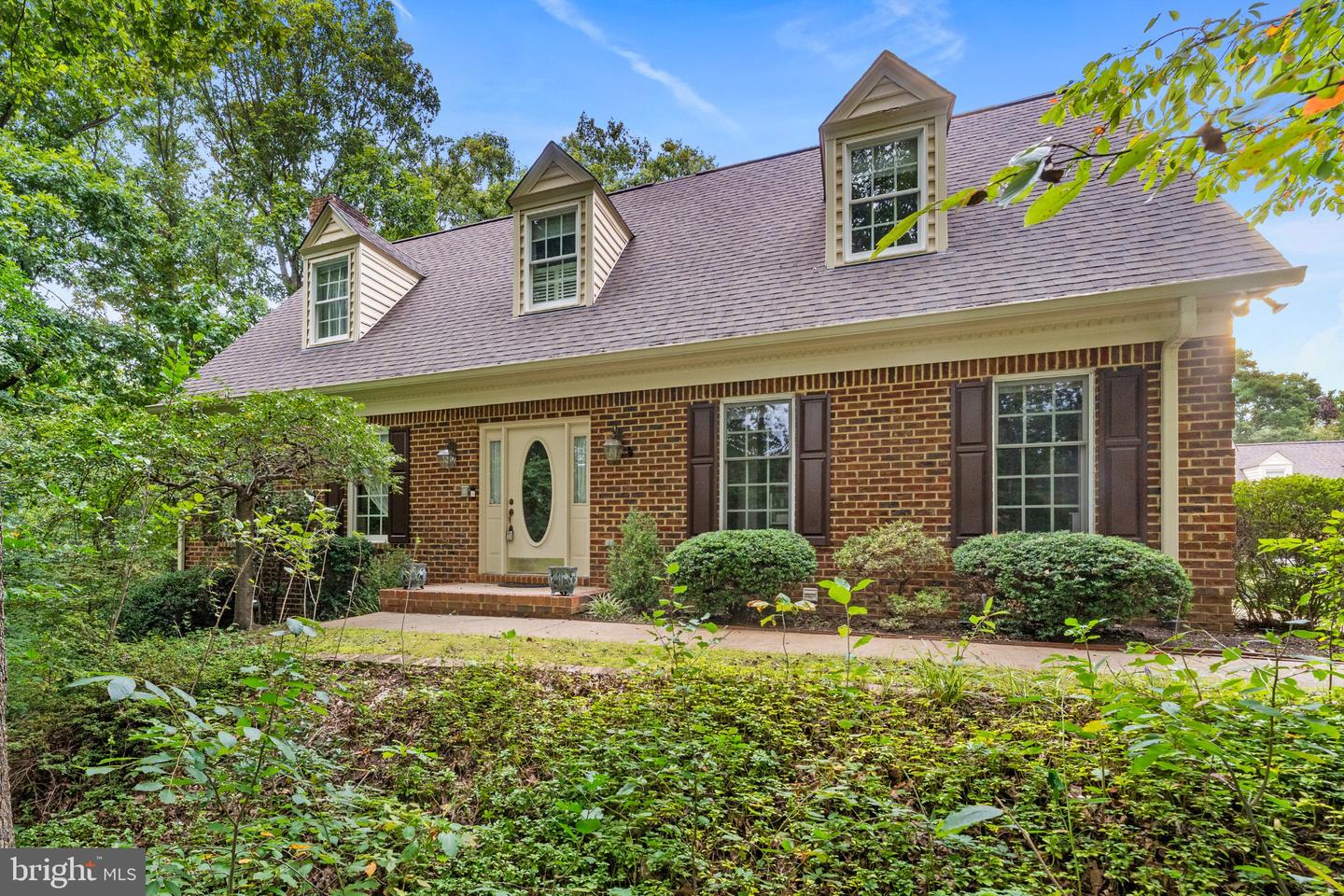 10037 ALTAMONT CIR Property Photo 1