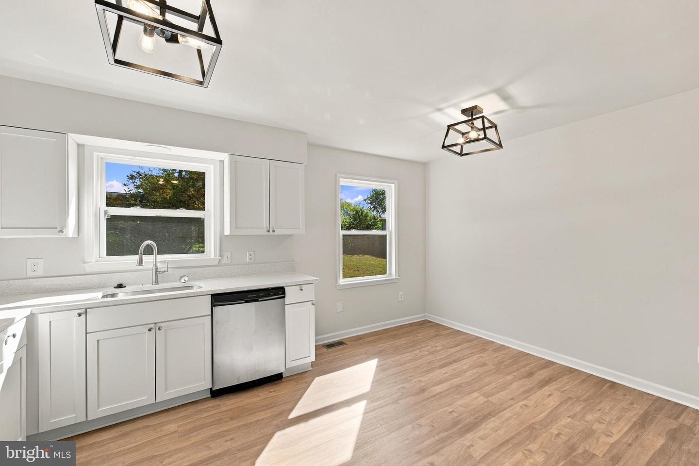 2140 Minnear St Property Photo 4