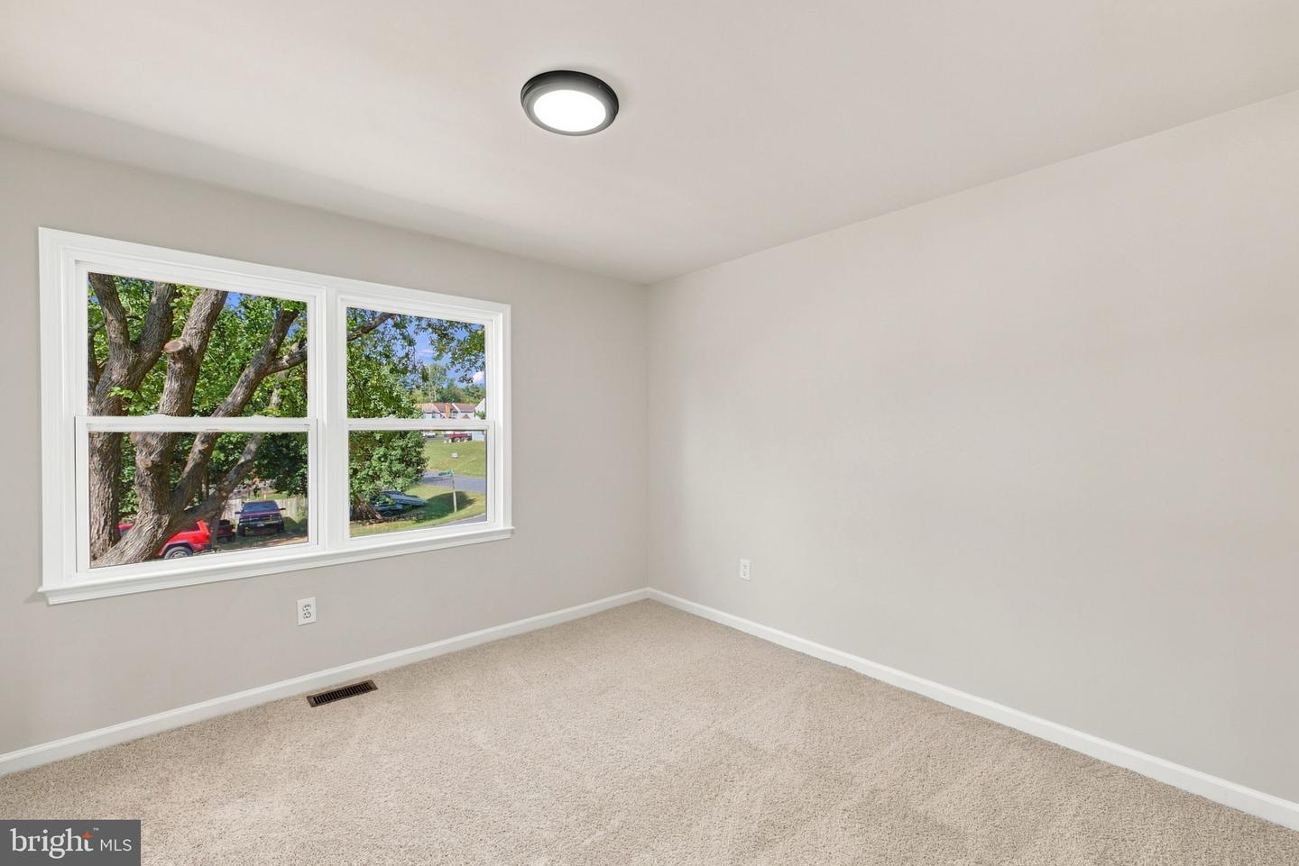 2140 Minnear St Property Photo 17