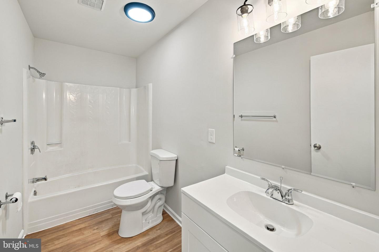 2140 Minnear St Property Photo 19