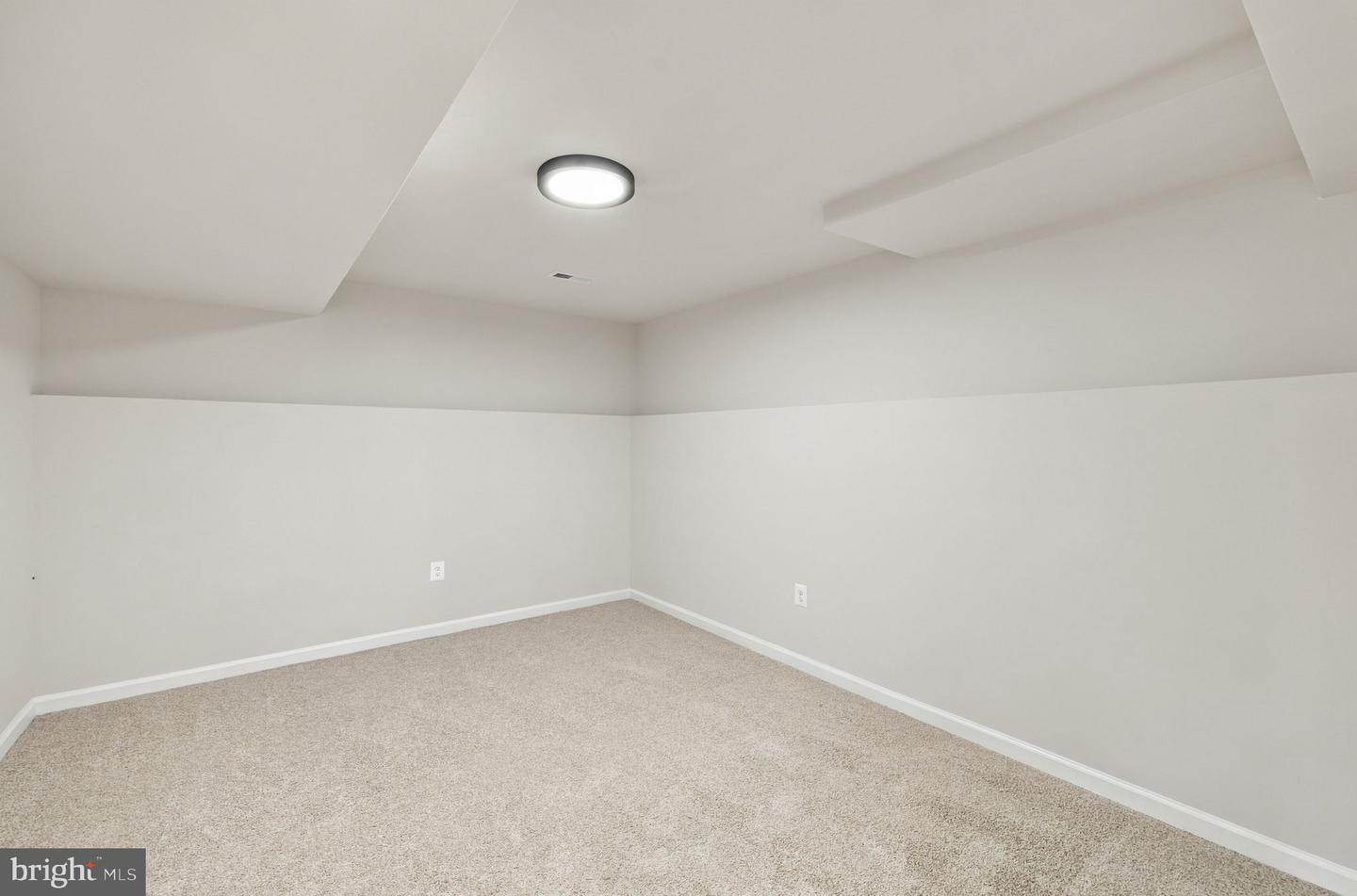 2140 Minnear St Property Photo 22