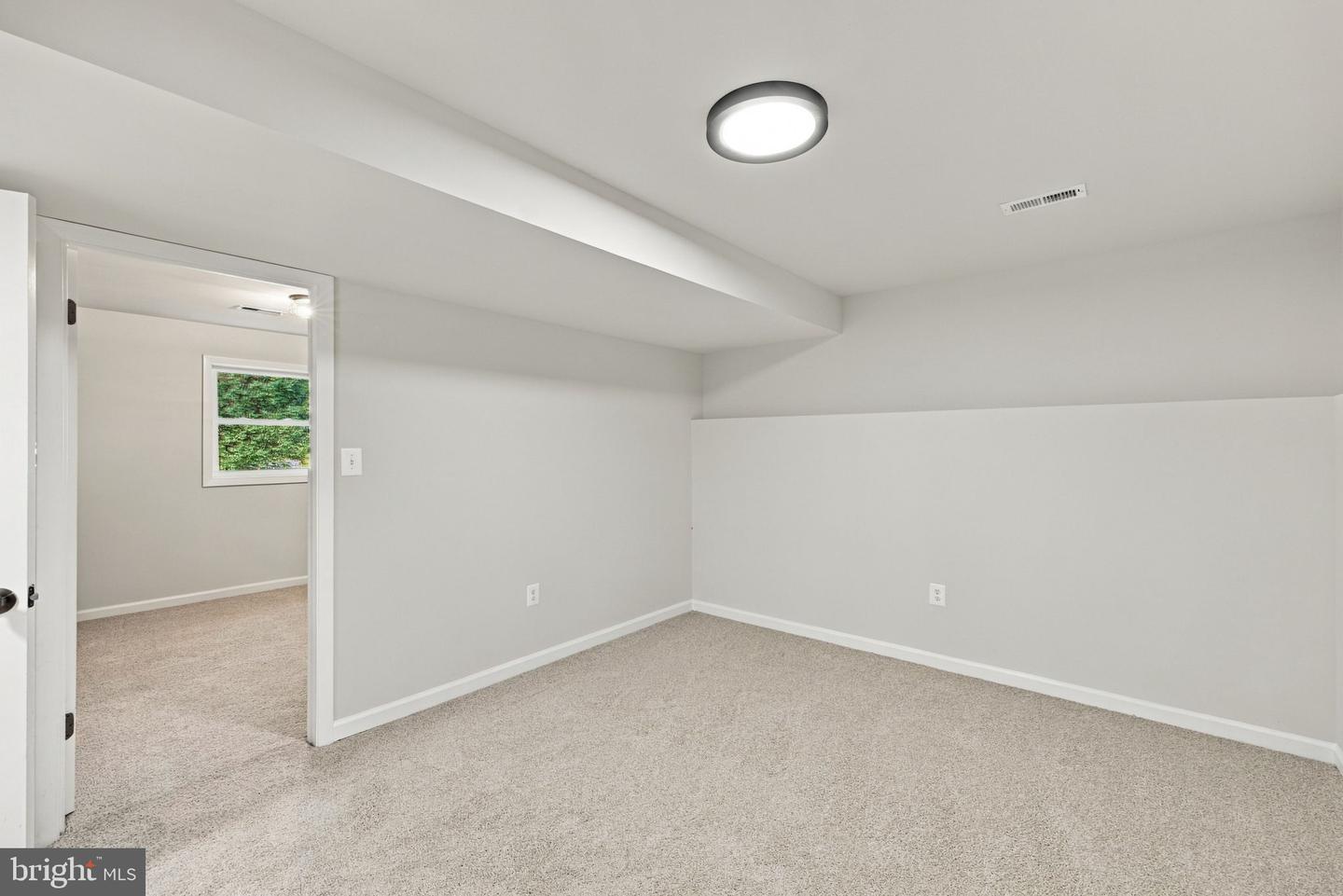 2140 Minnear St Property Photo 23