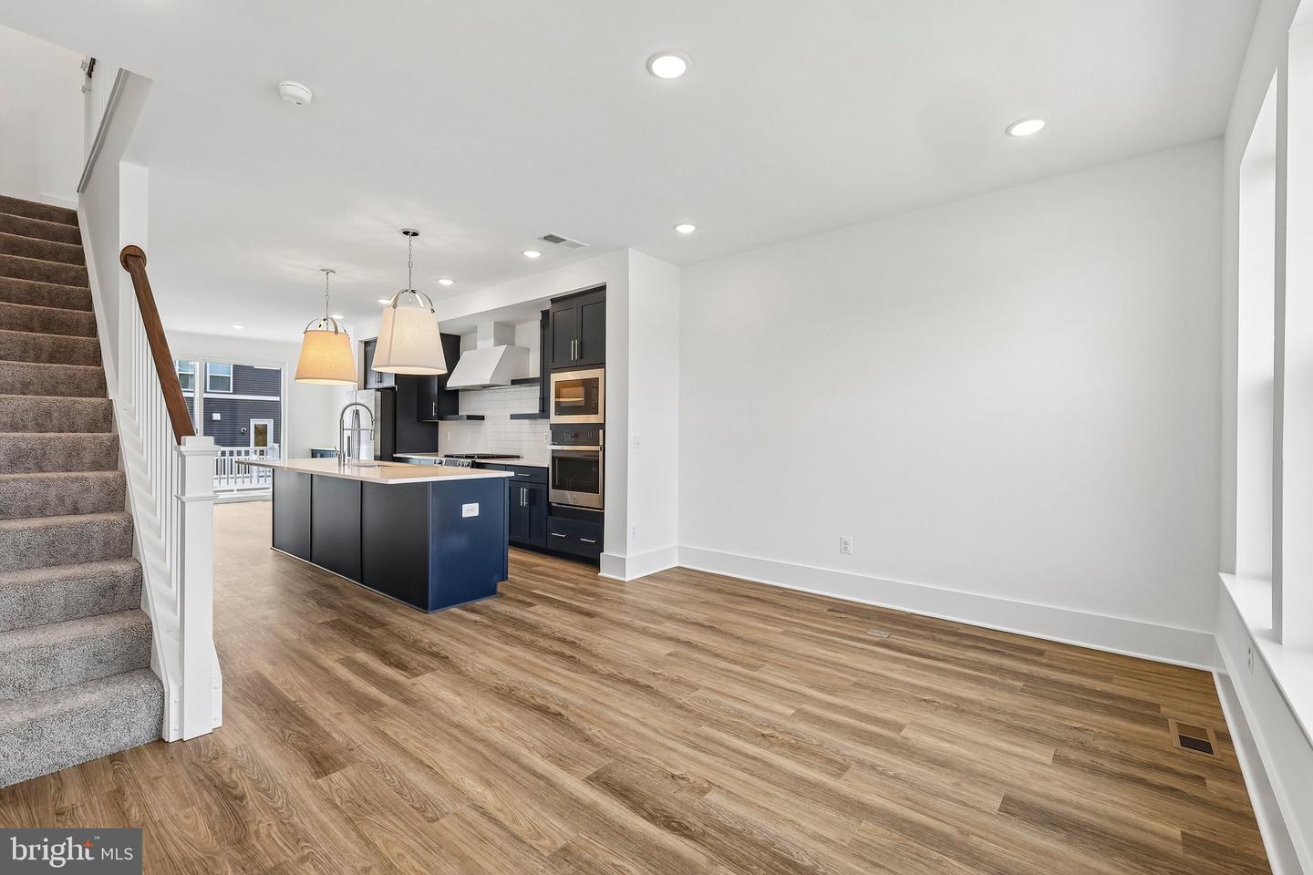 9103 FORKLEAF OAK DR Property Photo 1