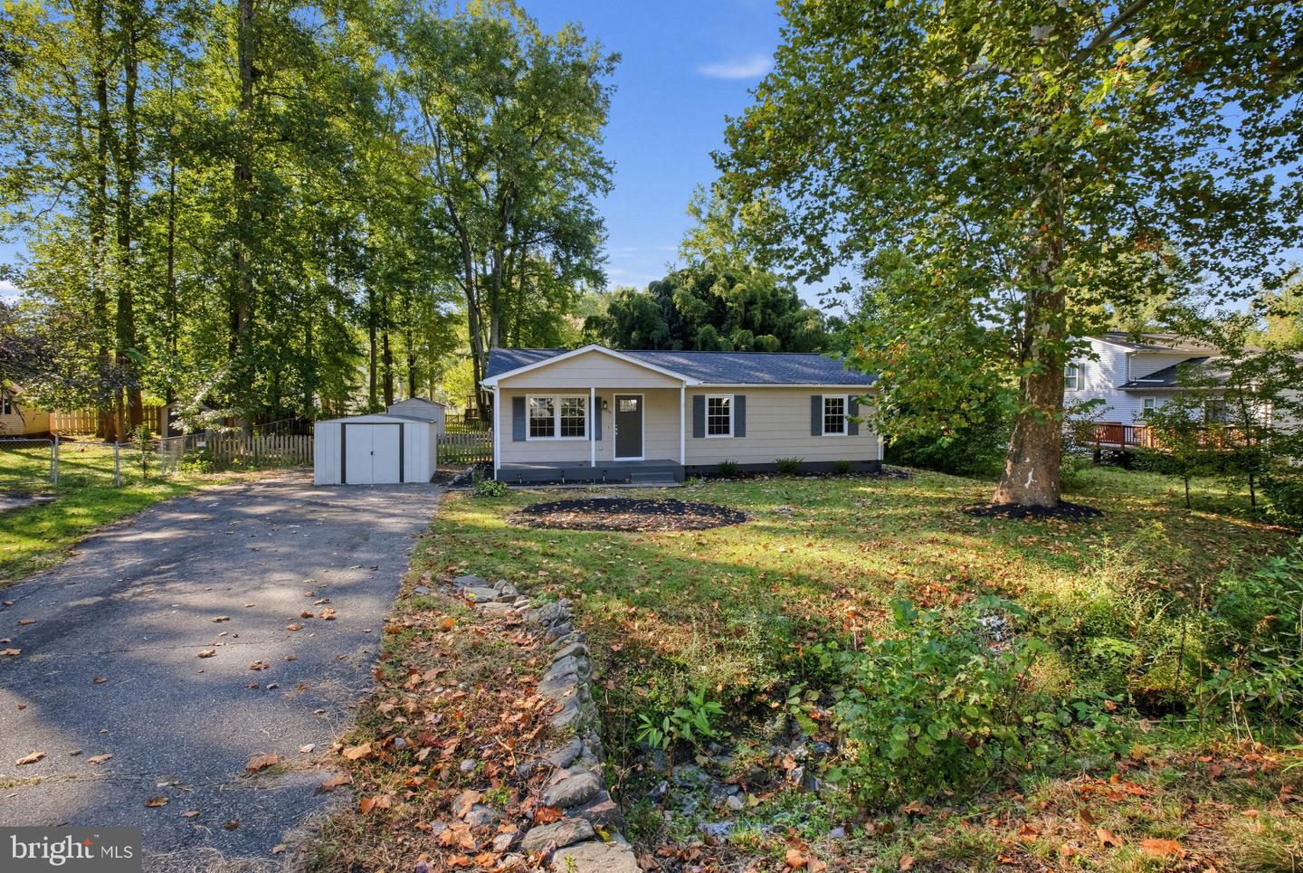 6016 COLLIER DR Property Photo 1