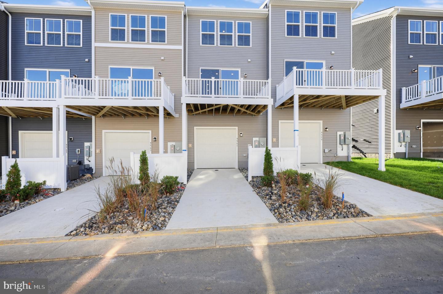 9561 BLUE ASH ALY Property Photo 1