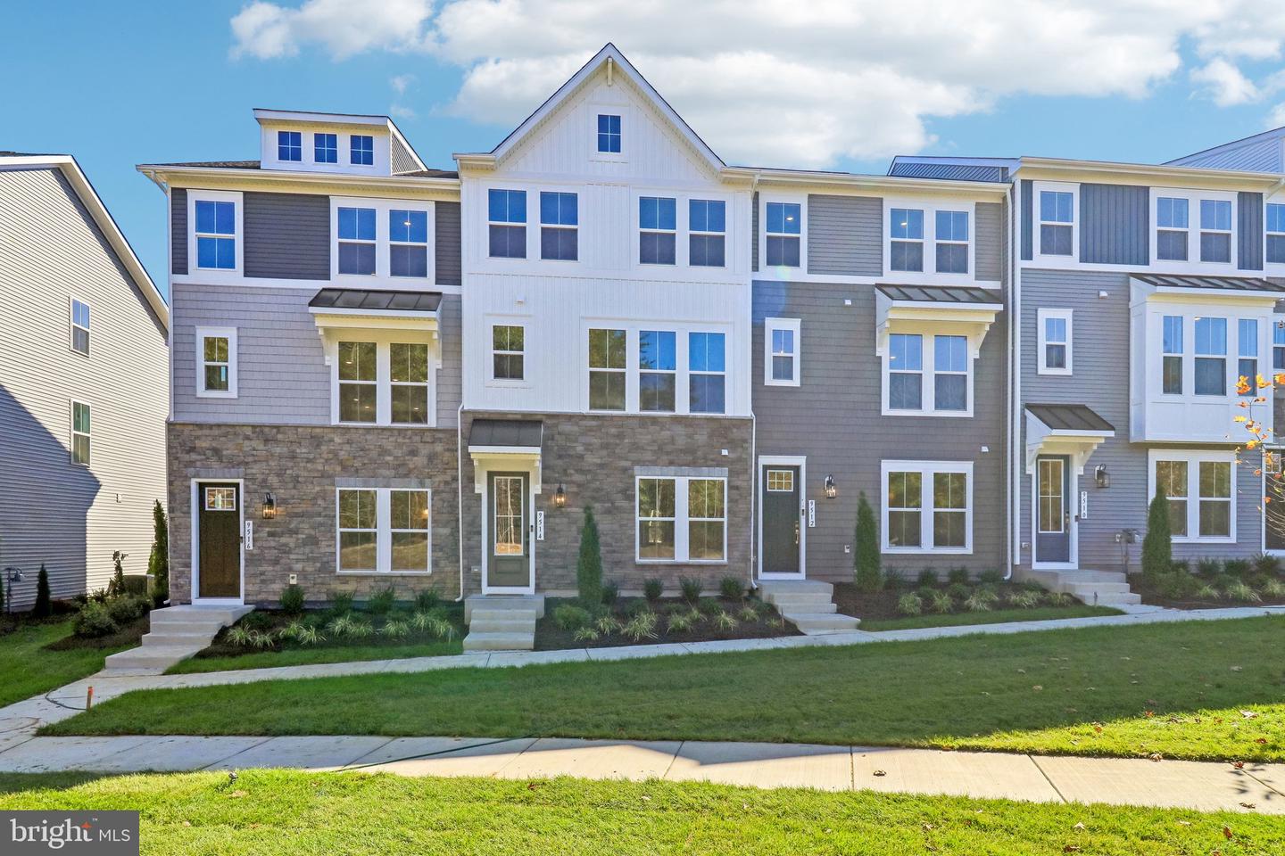 9514 BLUE ASH ALY Property Photo 1