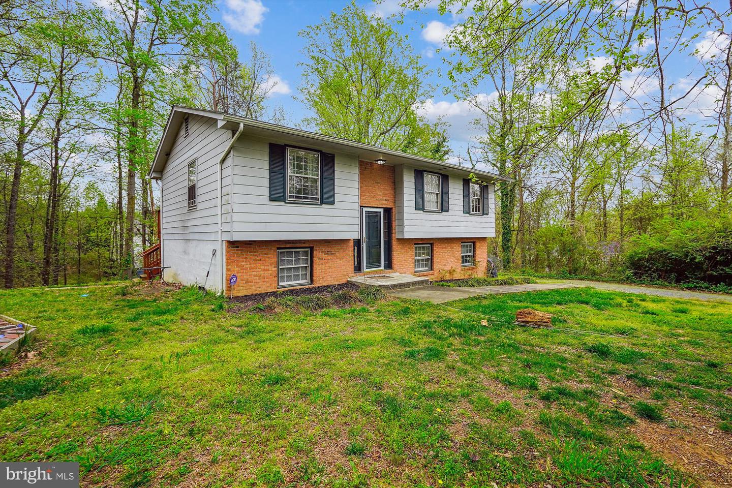 27 Apache Property Photo