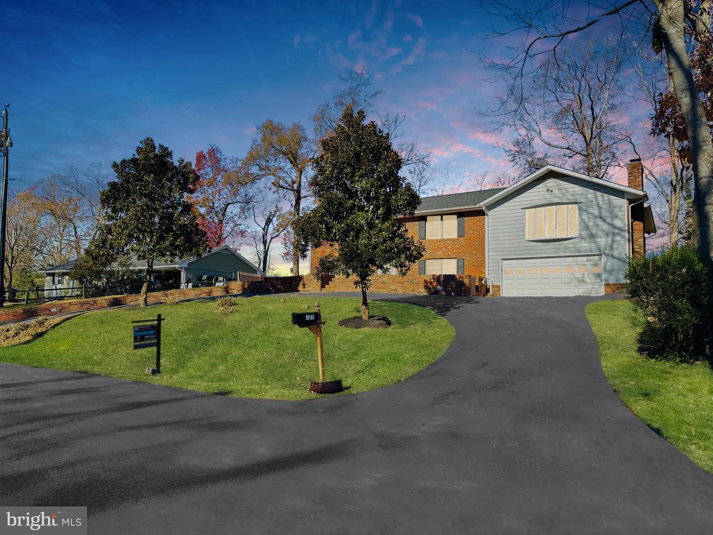 828 Spring Valley Dr Property Photo