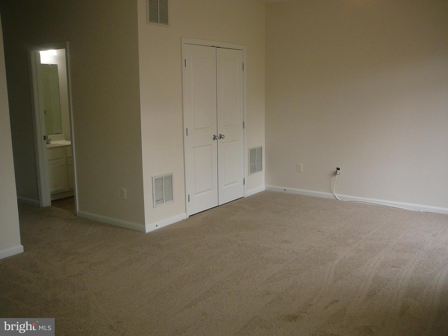 38 Pike Pl Property Photo 7