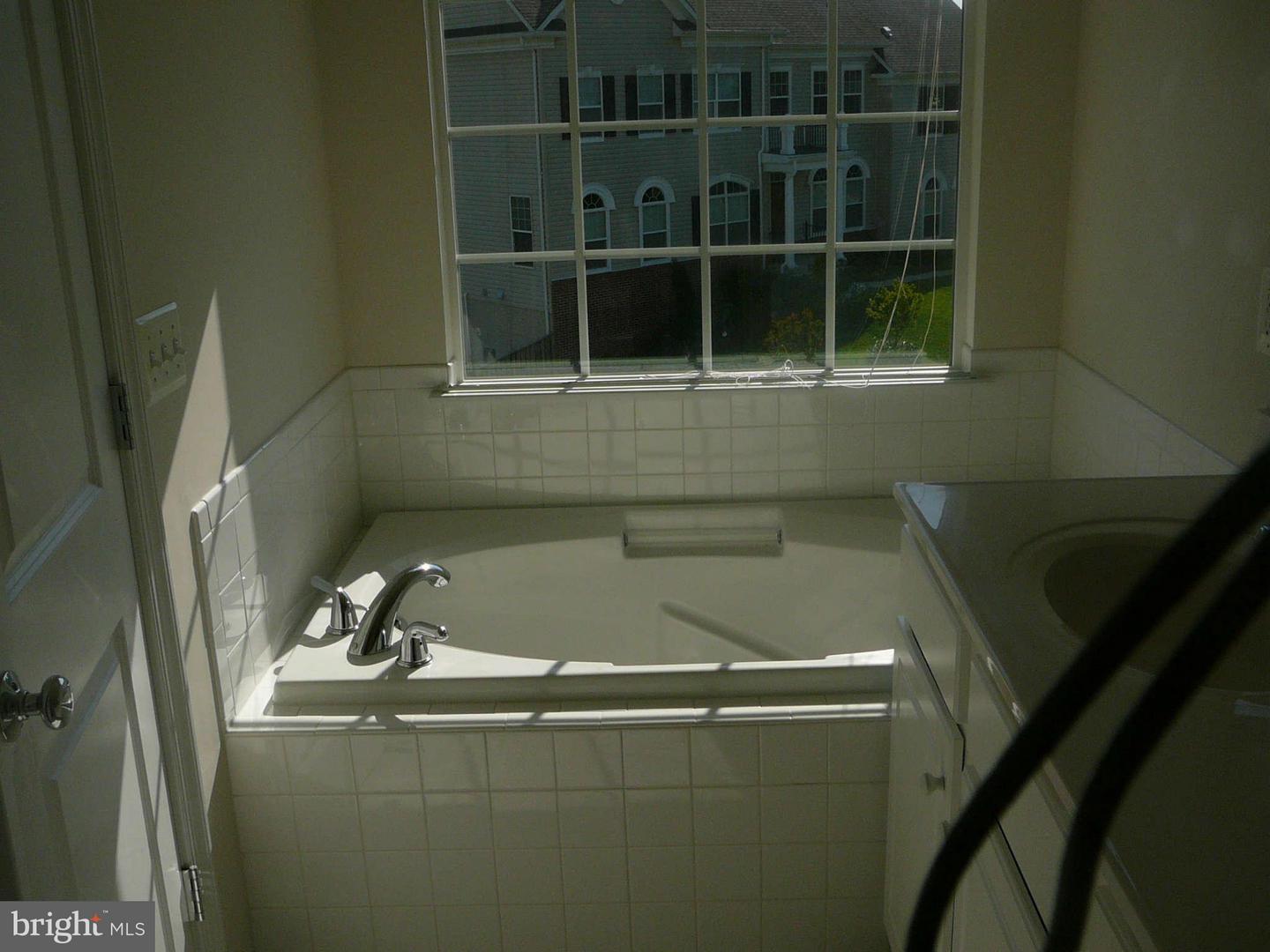 38 Pike Pl Property Photo 8