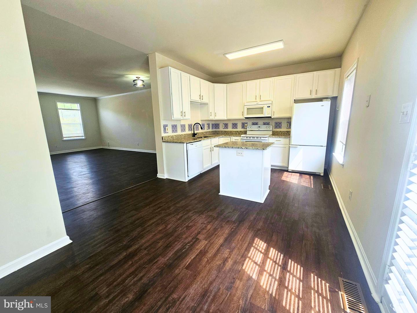 303 Dundee Property Photo 6