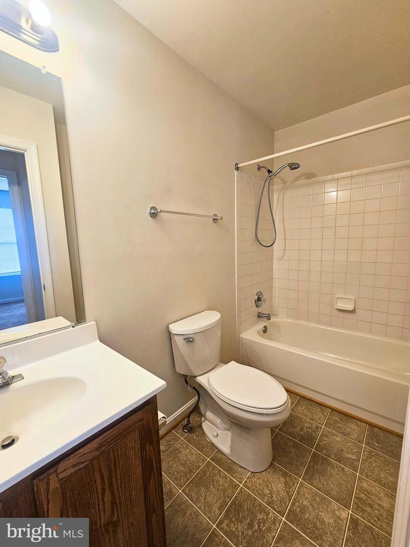 303 Dundee Property Photo 17