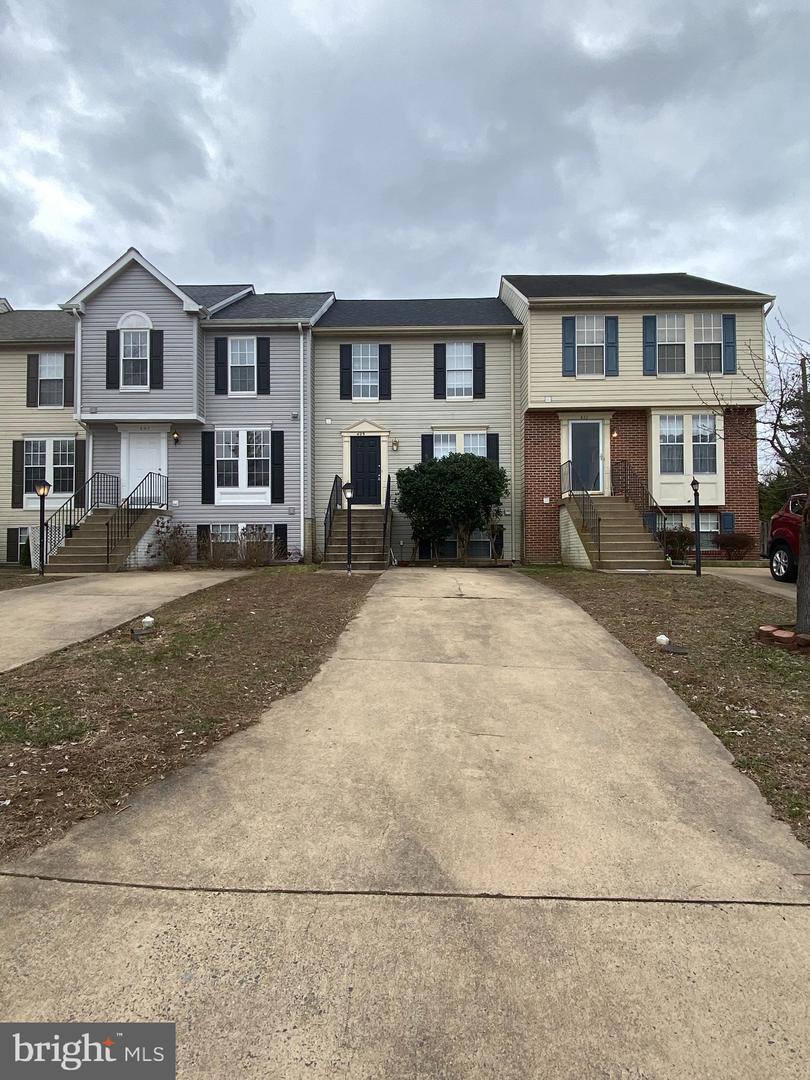 409 Sedgwick Ct Property Photo 2
