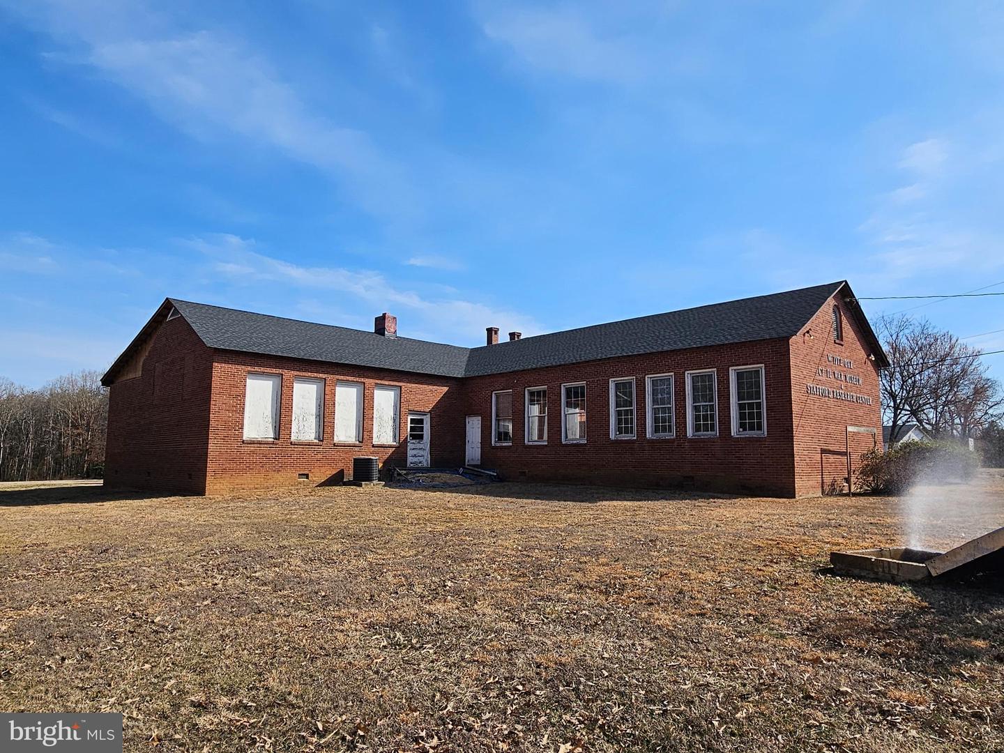 985 White Oak Rd Property Photo 3
