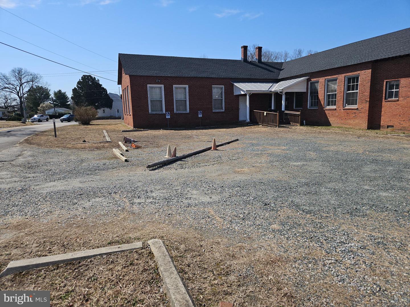 985 White Oak Rd Property Photo 6