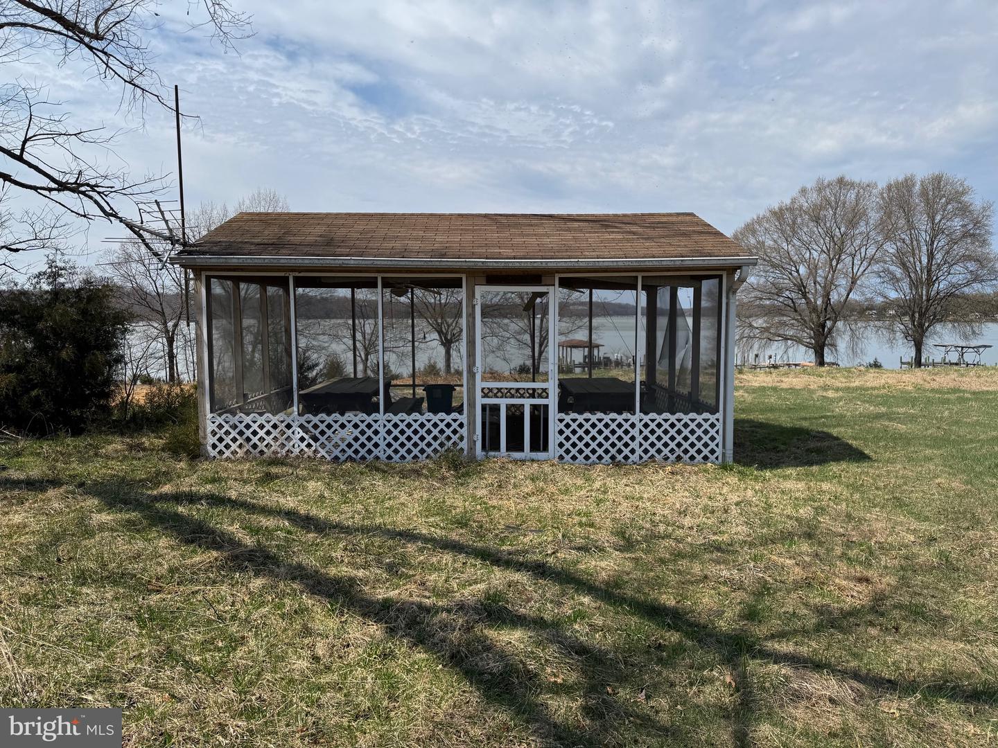 Shore Dr Property Photo 8