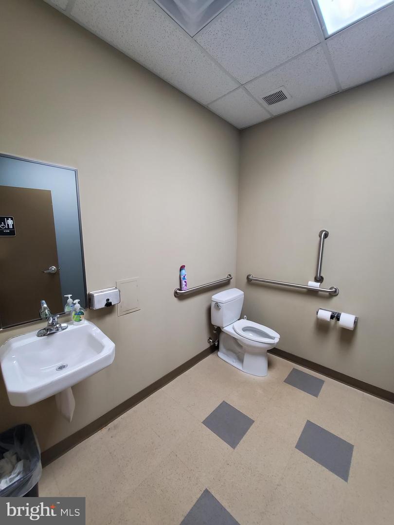3619 Richmond Hwy #101 Property Photo 30