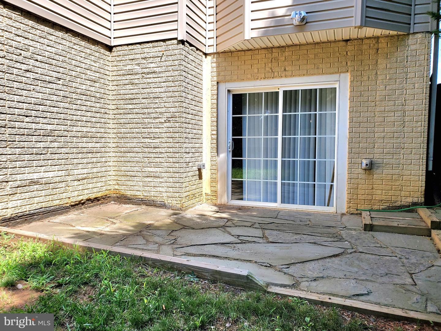 7 Pebble Beach Dr #basement Unit Property Photo 3