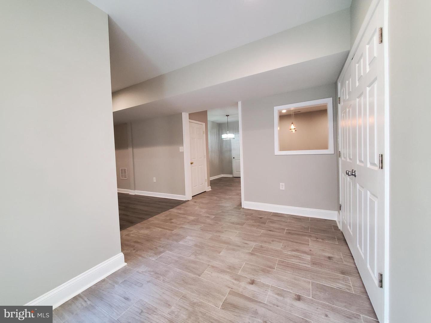 7 Pebble Beach Dr #basement Unit Property Photo 4