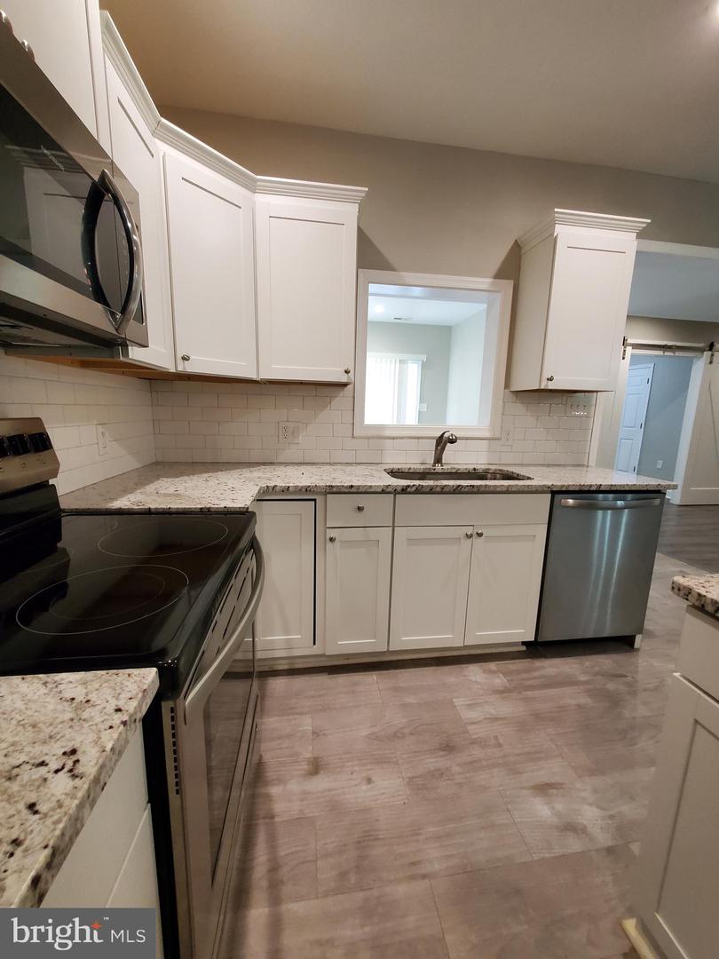 7 Pebble Beach Dr #basement Unit Property Photo 8