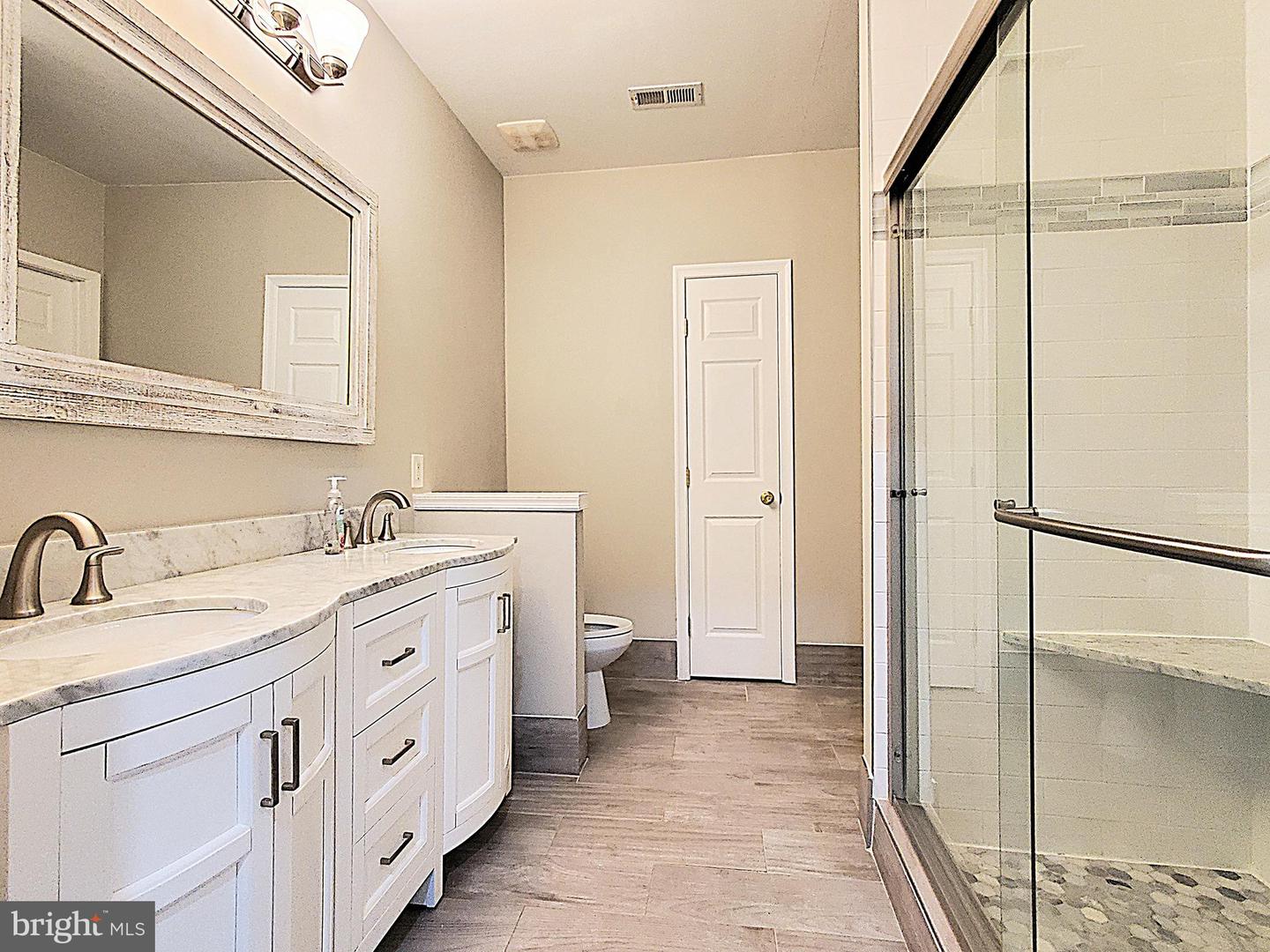7 Pebble Beach Dr #basement Unit Property Photo 13