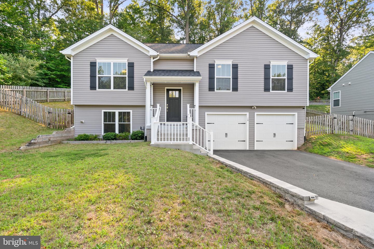 10 Howard Cir Property Photo 1