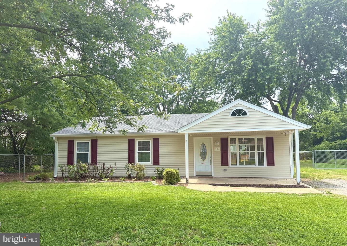 105 Walnut Dr Property Photo 1