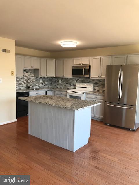 103 Stoney Brook Ct Property Photo 1