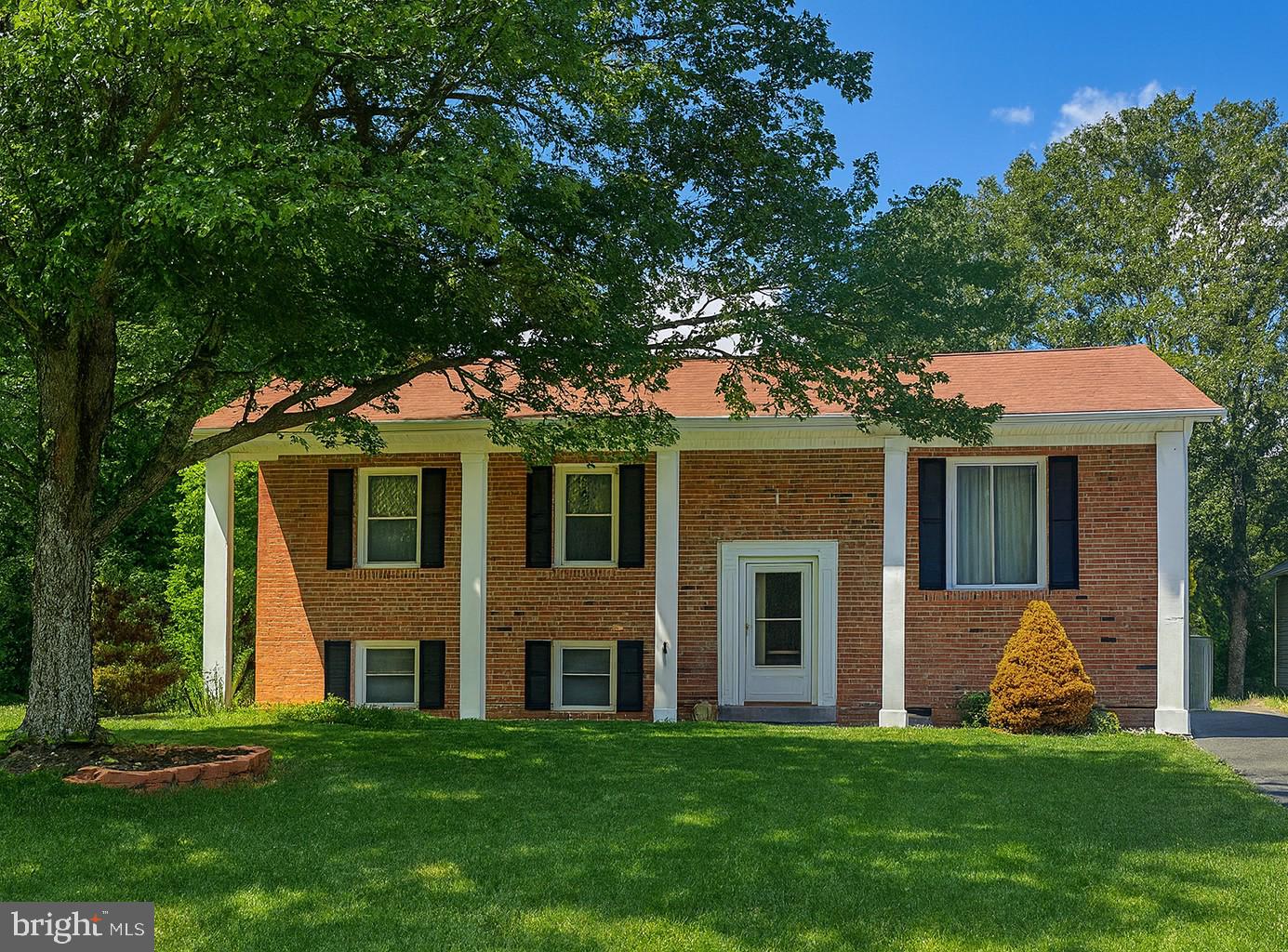 106 Raintree Blvd Property Photo 1